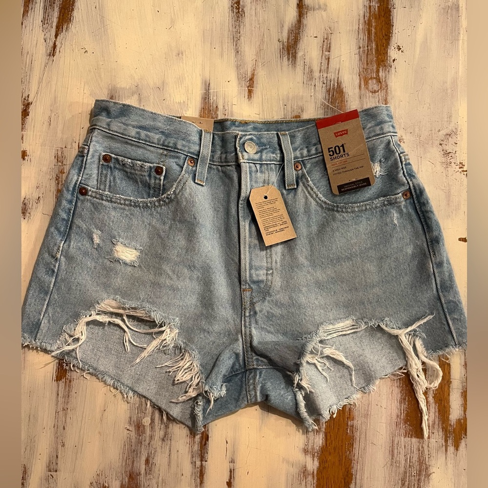 NEW! NWT! Levi's Women's Light Blue Original Denim Shorts!